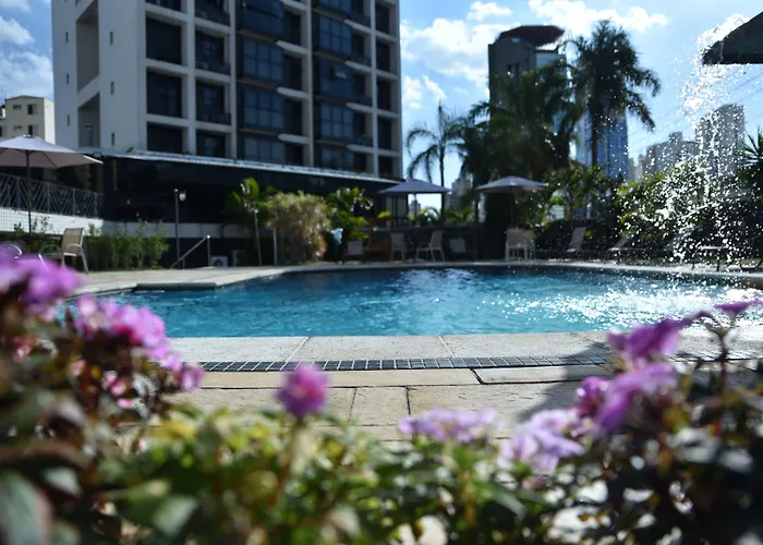 Plaza Inn Small Town Flat